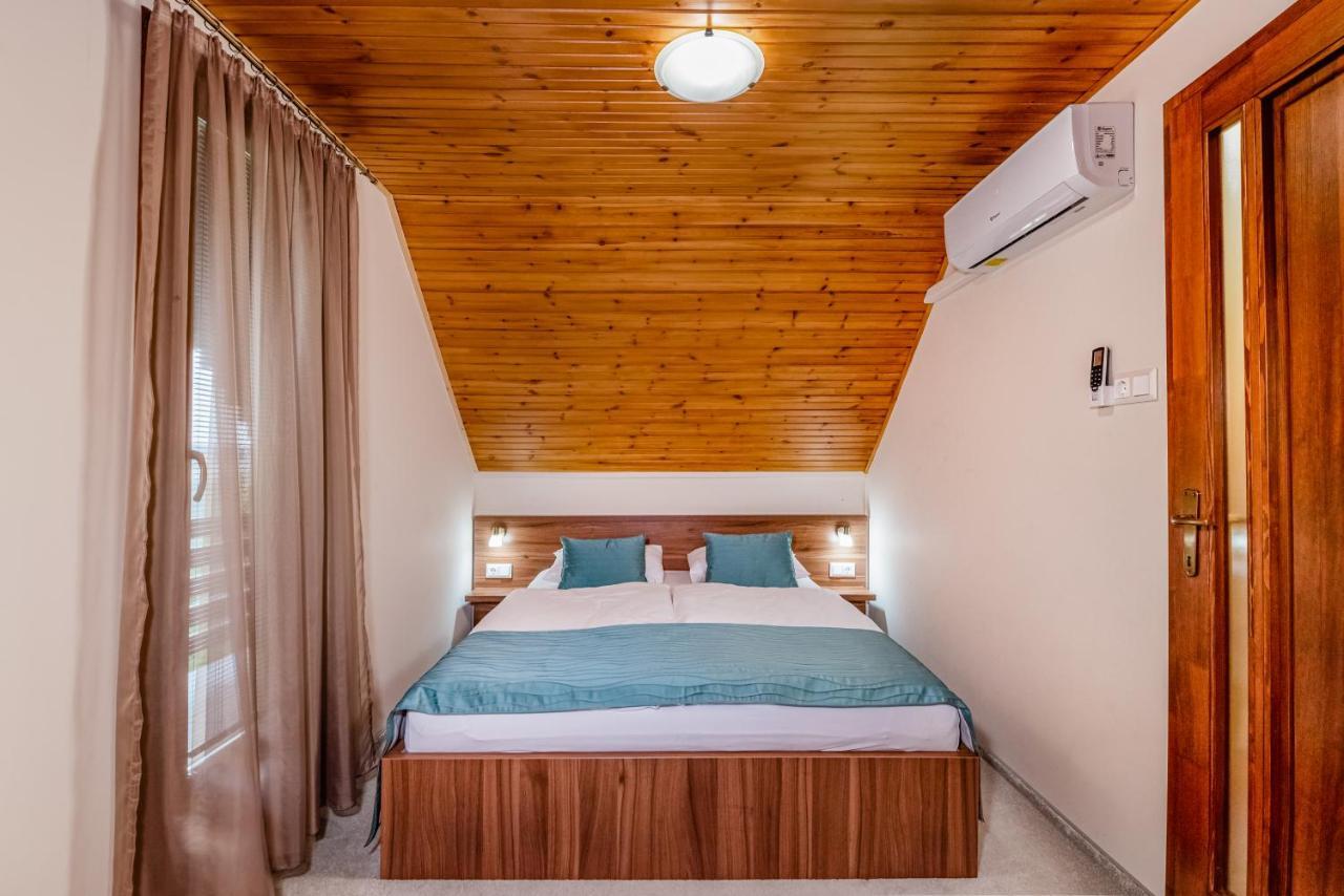Posteleki Vendeghaz-Nyugalom Szigetei Villa Gyula Buitenkant foto