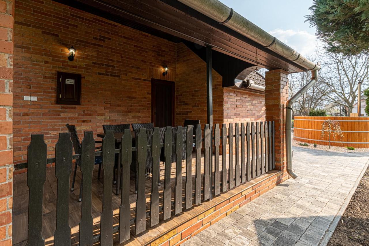 Posteleki Vendeghaz-Nyugalom Szigetei Villa Gyula Buitenkant foto
