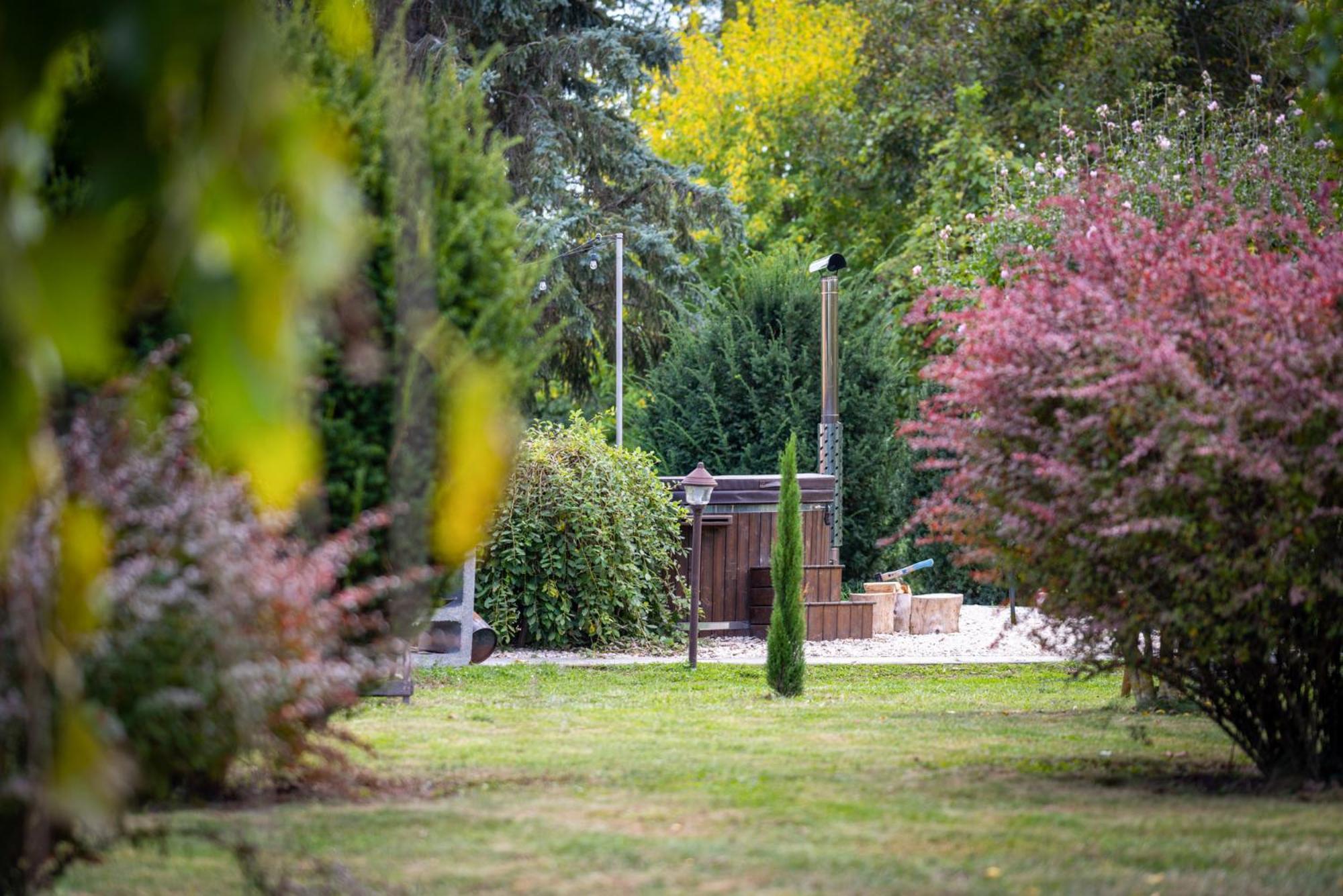 Posteleki Vendeghaz-Nyugalom Szigetei Villa Gyula Buitenkant foto