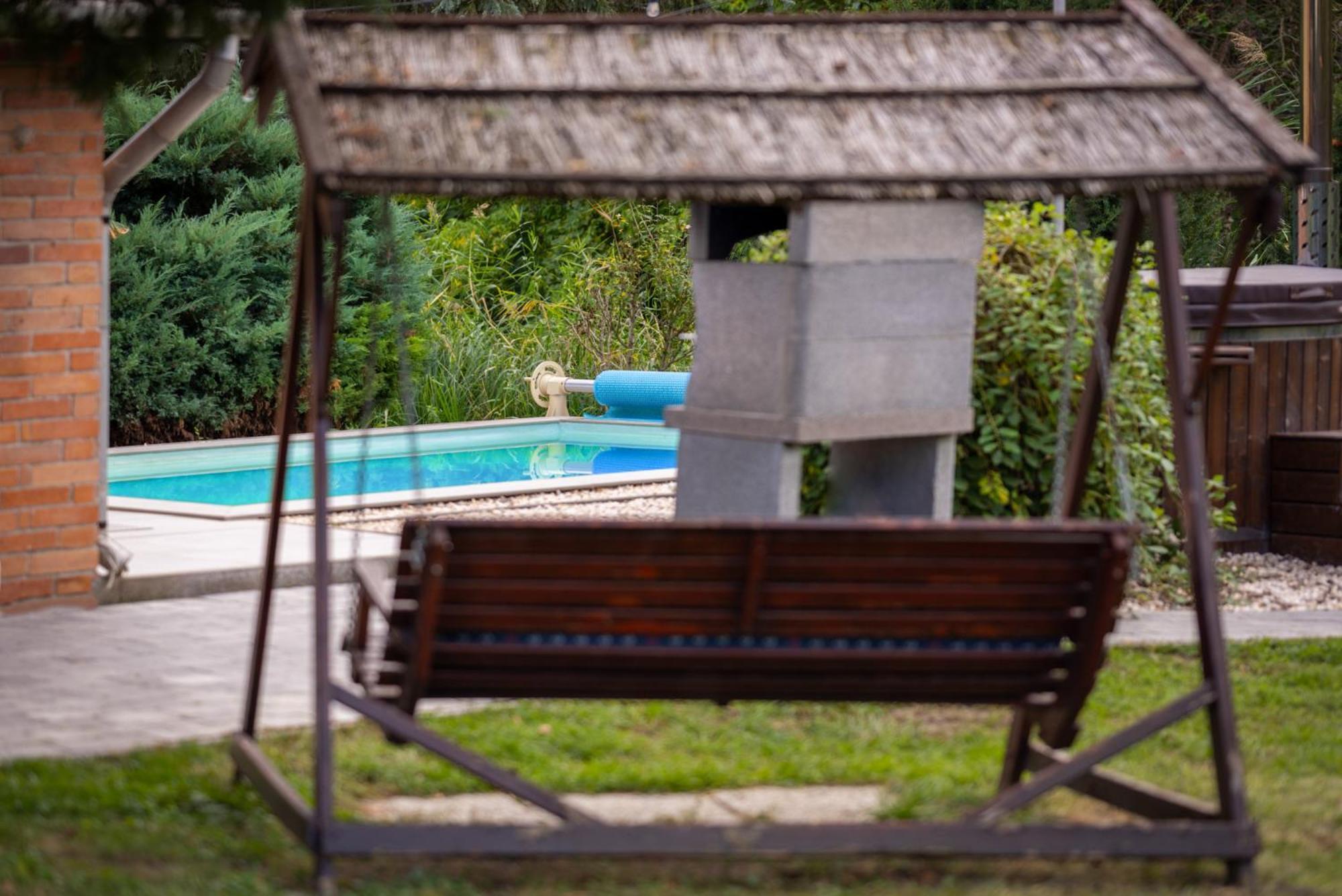 Posteleki Vendeghaz-Nyugalom Szigetei Villa Gyula Buitenkant foto